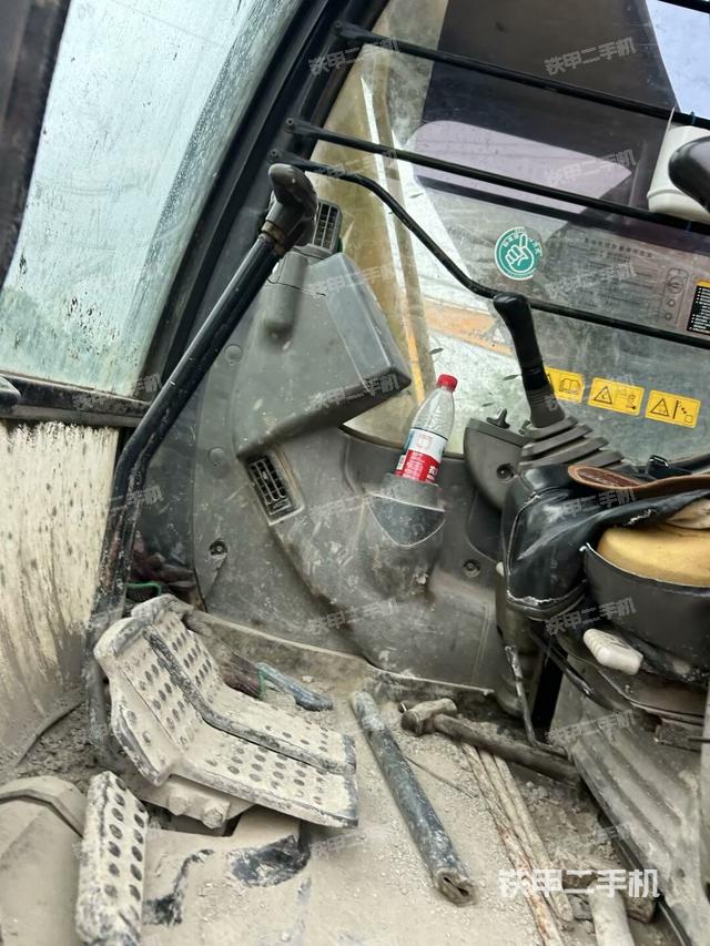 显示屏 (驾驶室部分) 显示屏 (驾驶室部分)