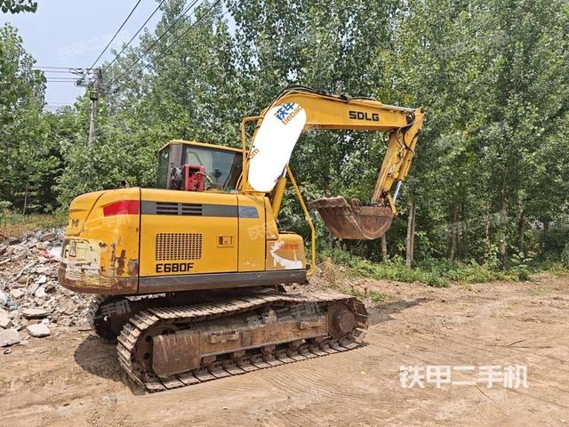山東臨工E680F挖掘機(jī)