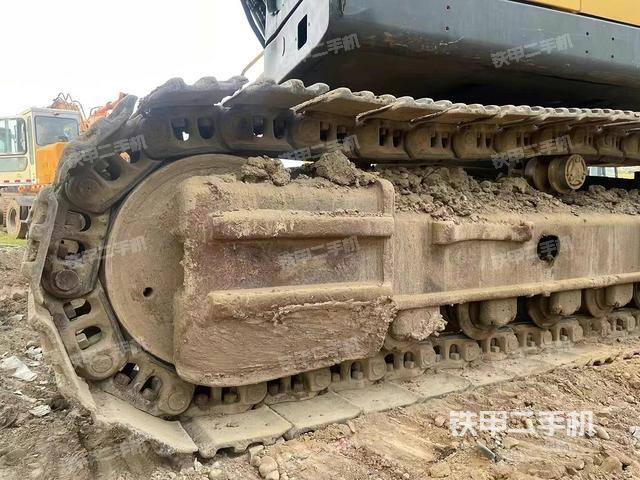 駕駛室整體(整機(jī)外觀(guān)) 駕駛室整體(整機(jī)外觀(guān))