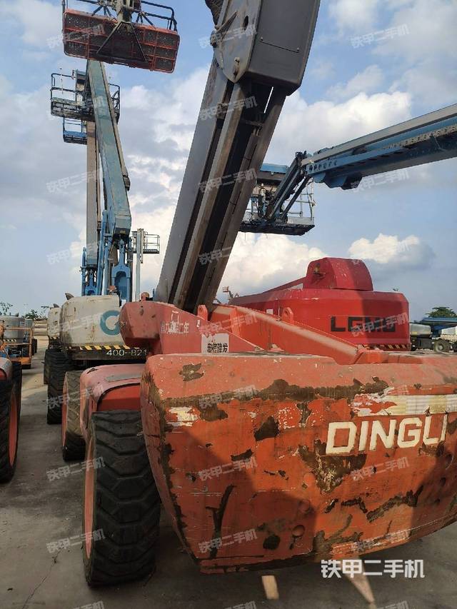 整機(jī)左側(cè)(設(shè)備外觀及核心部件) 整機(jī)左側(cè)(設(shè)備外觀及核心部件)