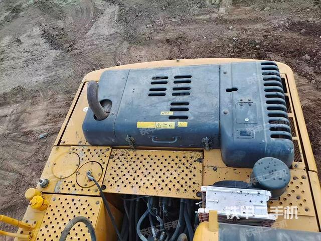 驾驶室顶部（整机外观）