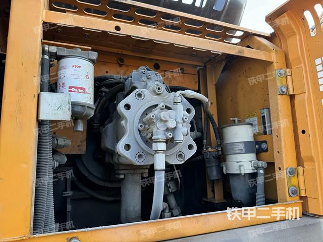 液壓泵艙室正面整體(整機(jī)外觀) 液壓泵艙室正面整體(整機(jī)外觀)