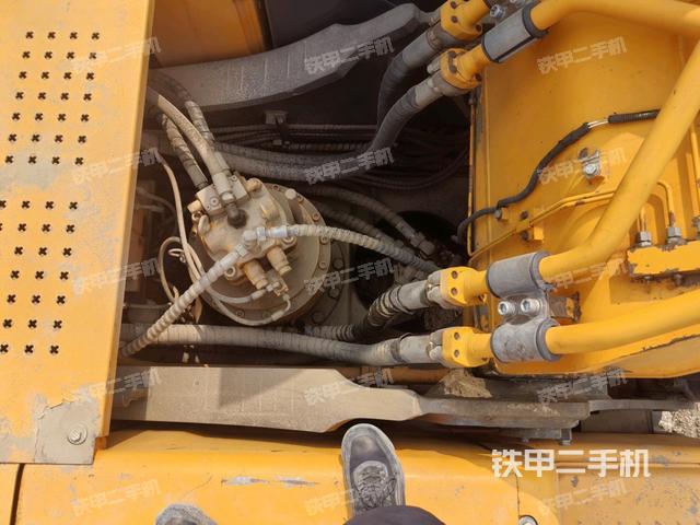 回轉(zhuǎn)馬達(dá)和主控閥(整機(jī)外觀) 回轉(zhuǎn)馬達(dá)和主控閥(整機(jī)外觀)