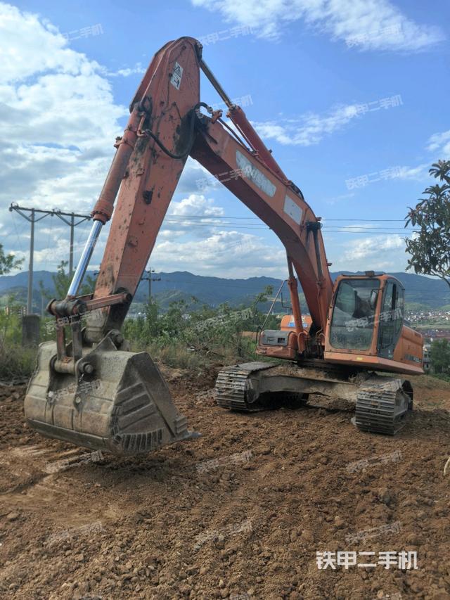 斗山DX260LC挖掘機