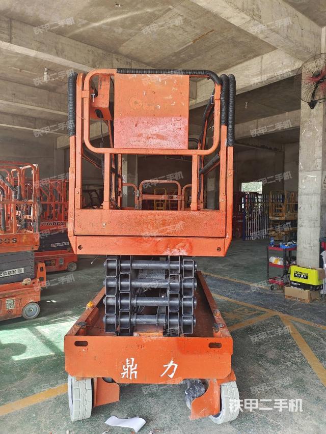 整機右后45°(設(shè)備外觀及核心部件) 整機右后45°(設(shè)備外觀及核心部件)