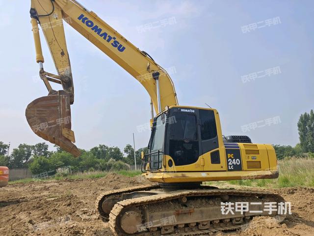 小松PC240LC-8M0挖掘機(jī)