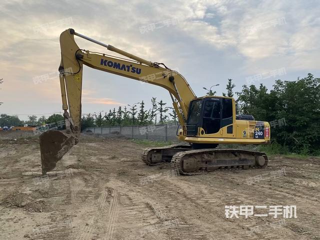 駕駛室頂部(整機(jī)外觀) 駕駛室頂部(整機(jī)外觀)