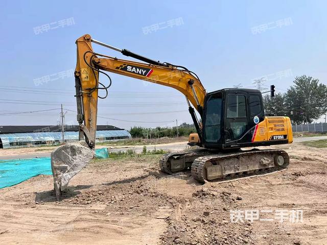 駕駛室整體(整機(jī)外觀) 駕駛室整體(整機(jī)外觀)