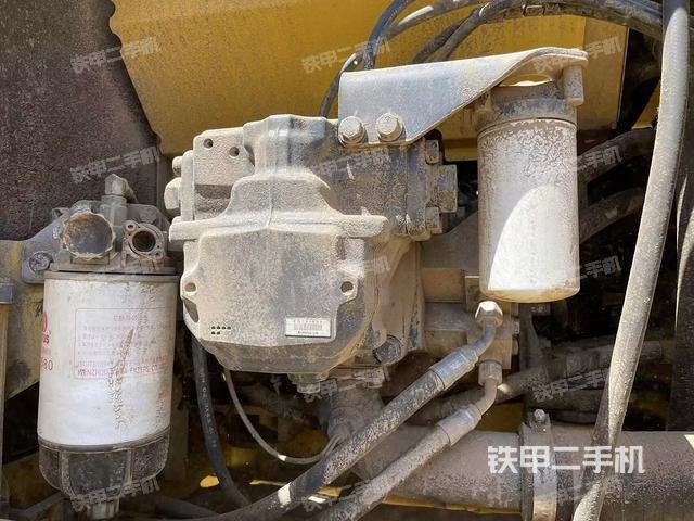 液壓泵艙室正面整體(整機外觀) 液壓泵艙室正面整體(整機外觀)
