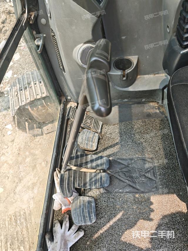 座椅左側(cè)控制臺(tái)/音響/含左手柄（駕駛室部分）