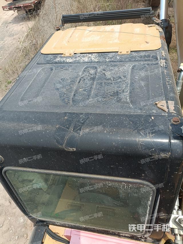 驾驶室顶部（整机外观）