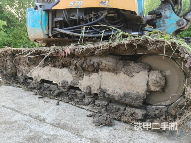 右側(cè)履帶整體?(行走機(jī)構(gòu)) 右側(cè)履帶整體?(行走機(jī)構(gòu))