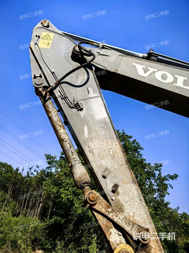 小臂整体左后(工作和回转装置) 小臂整体左后(工作和回转装置)