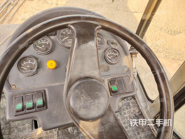駕駛室操作臺(設(shè)備外觀及核心部件) 駕駛室操作臺(設(shè)備外觀及核心部件)