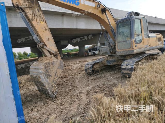 徐工XE215D挖掘機