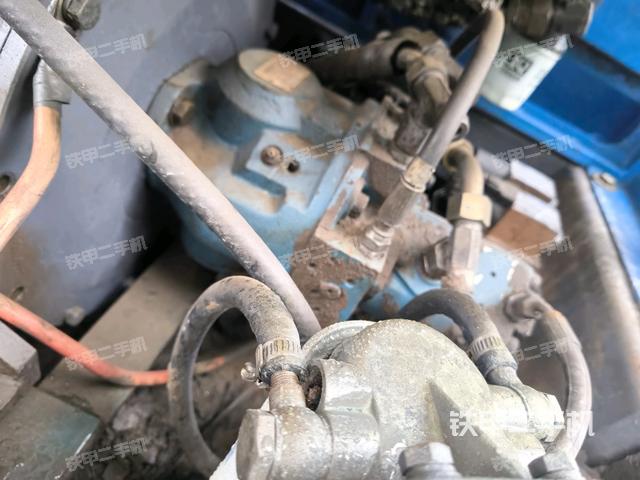 液压泵舱室正面整体(整机外观) 液压泵舱室正面整体(整机外观)