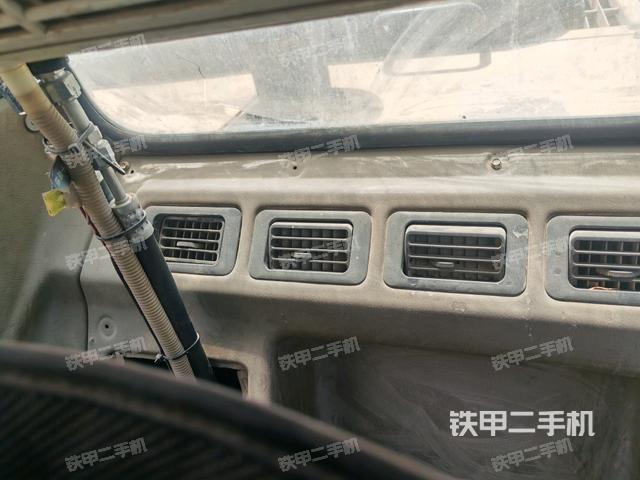 駕駛室左前45度(駕駛室部分) 駕駛室左前45度(駕駛室部分)