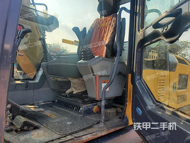 駕駛室整體(整機(jī)外觀) 駕駛室整體(整機(jī)外觀)