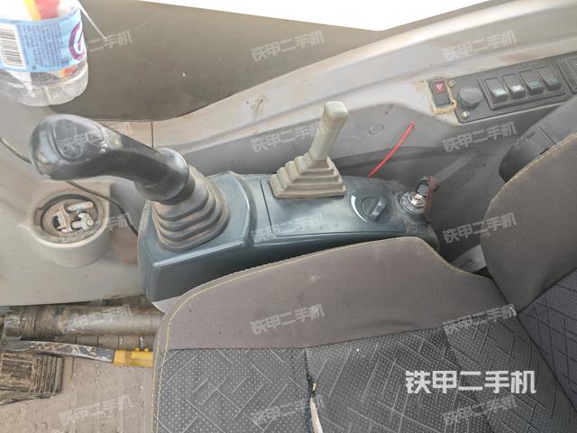 座椅右側(cè)控制臺(tái)/鑰匙門/油門/含右手柄(駕駛室部分) 座椅右側(cè)控制臺(tái)/鑰匙門/油門/含右手柄(駕駛室部分)