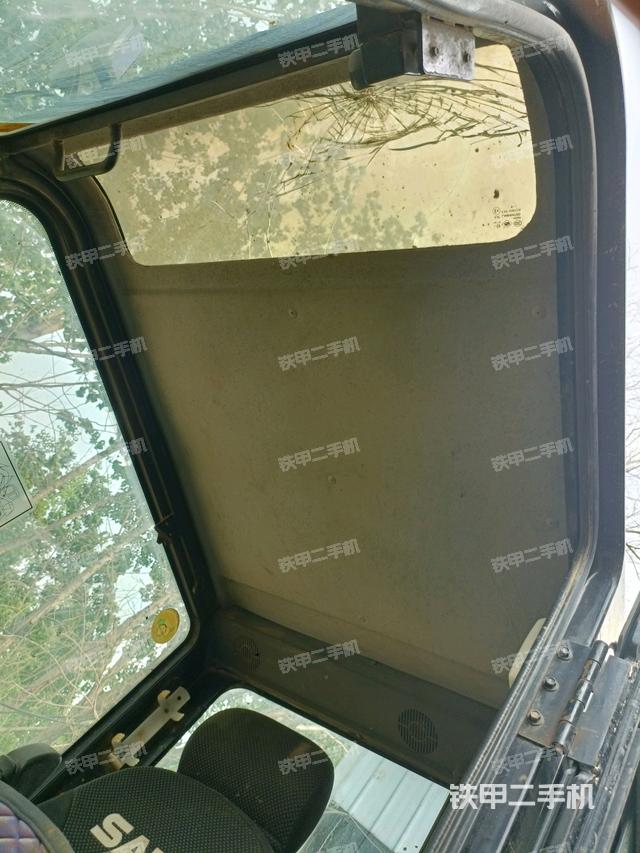 駕駛室頂部(整機外觀) 駕駛室頂部(整機外觀)