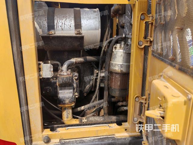 液壓泵艙室正面整體(整機(jī)外觀(guān)) 液壓泵艙室正面整體(整機(jī)外觀(guān))