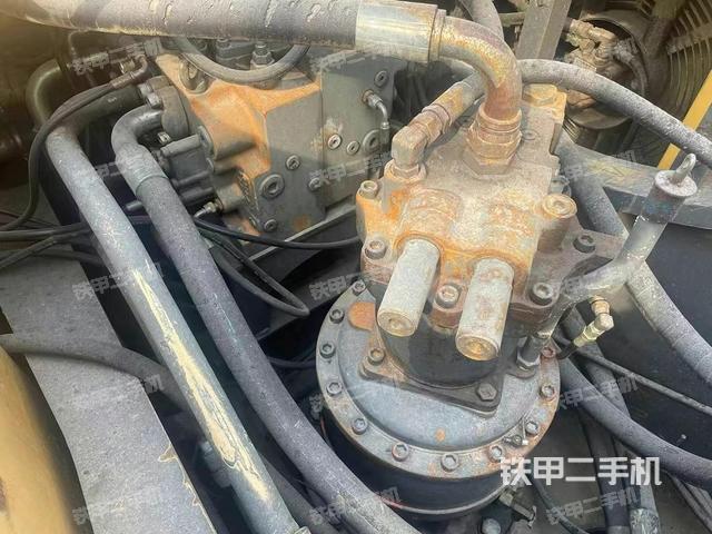 回轉(zhuǎn)馬達(dá)和主控閥(整機(jī)外觀(guān)) 回轉(zhuǎn)馬達(dá)和主控閥(整機(jī)外觀(guān))