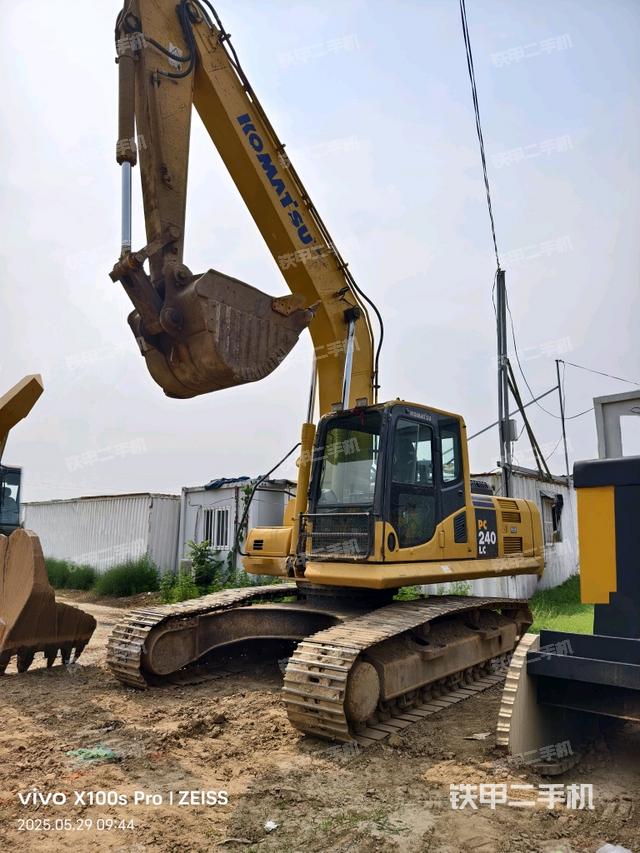 小松PC240LC-8M0挖掘機