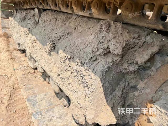 单侧履带整体(整机外观) 单侧履带整体(整机外观)