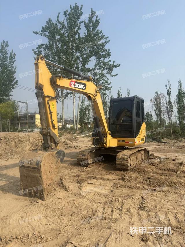 驾驶室整体(整机外观) 驾驶室整体(整机外观)