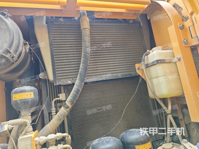散熱器正面(大件艙室) 散熱器正面(大件艙室)