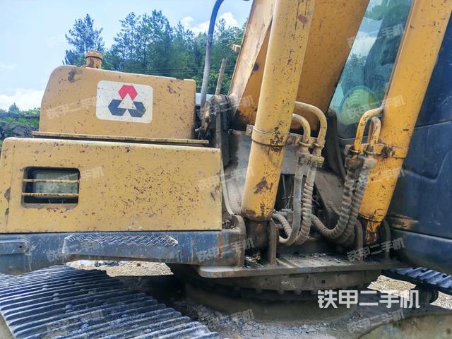 鏟斗右后整體(工作和回轉(zhuǎn)裝置) 鏟斗右后整體(工作和回轉(zhuǎn)裝置)