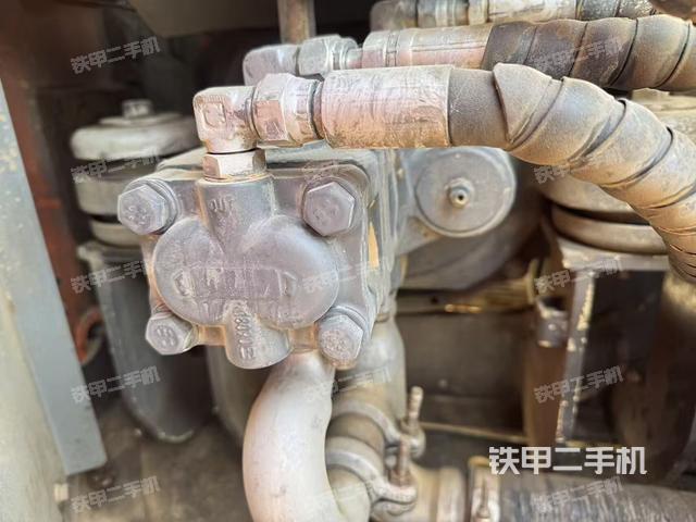 液壓泵艙室正面整體(整機(jī)外觀) 液壓泵艙室正面整體(整機(jī)外觀)