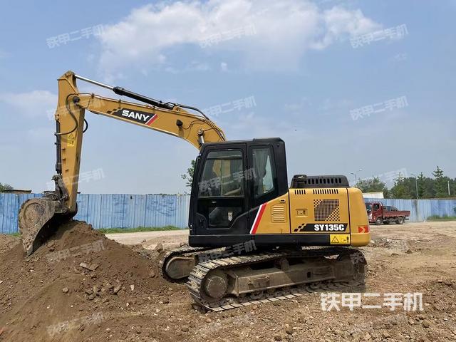 三一重工SY135C挖掘機(jī)