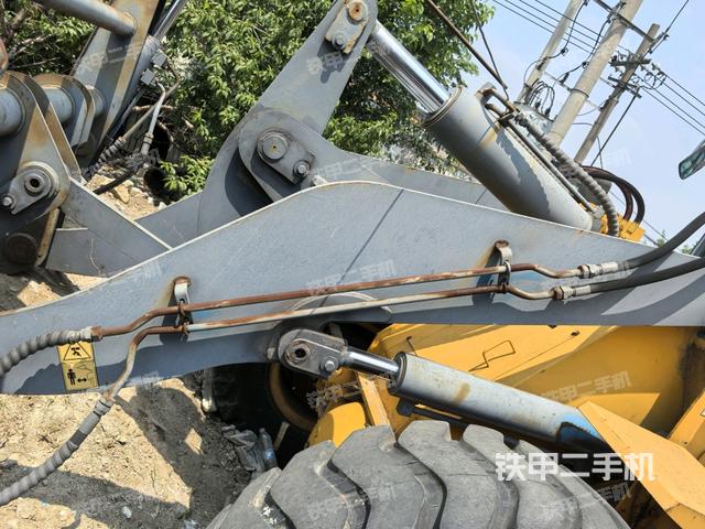 鏟斗油缸側(cè)面(工作裝置) 鏟斗油缸側(cè)面(工作裝置)