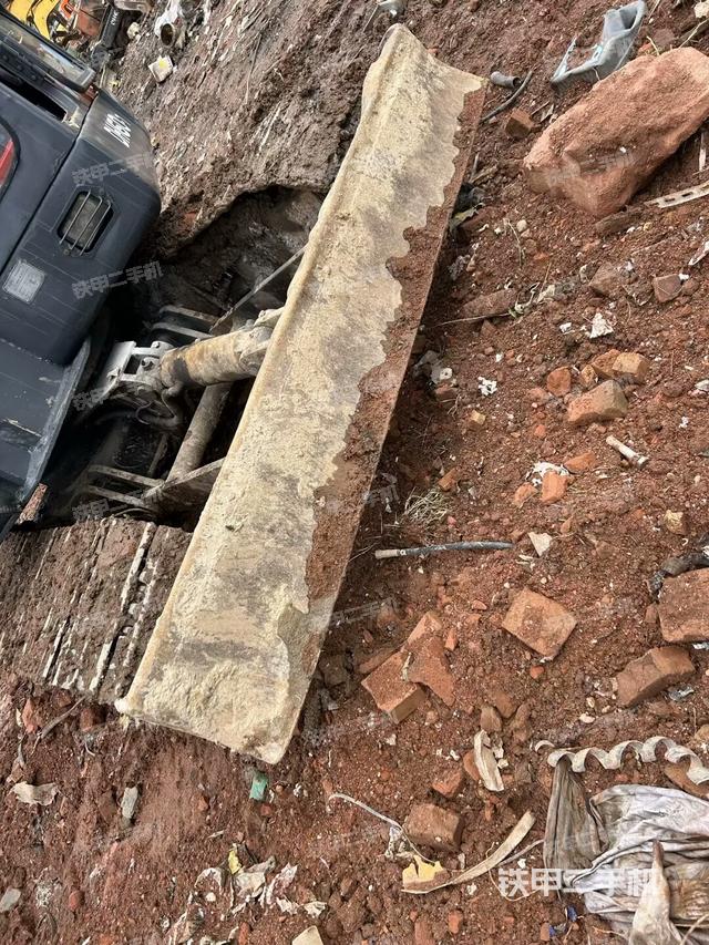 轉(zhuǎn)盤和下車架正前（工作和回轉(zhuǎn)裝置）