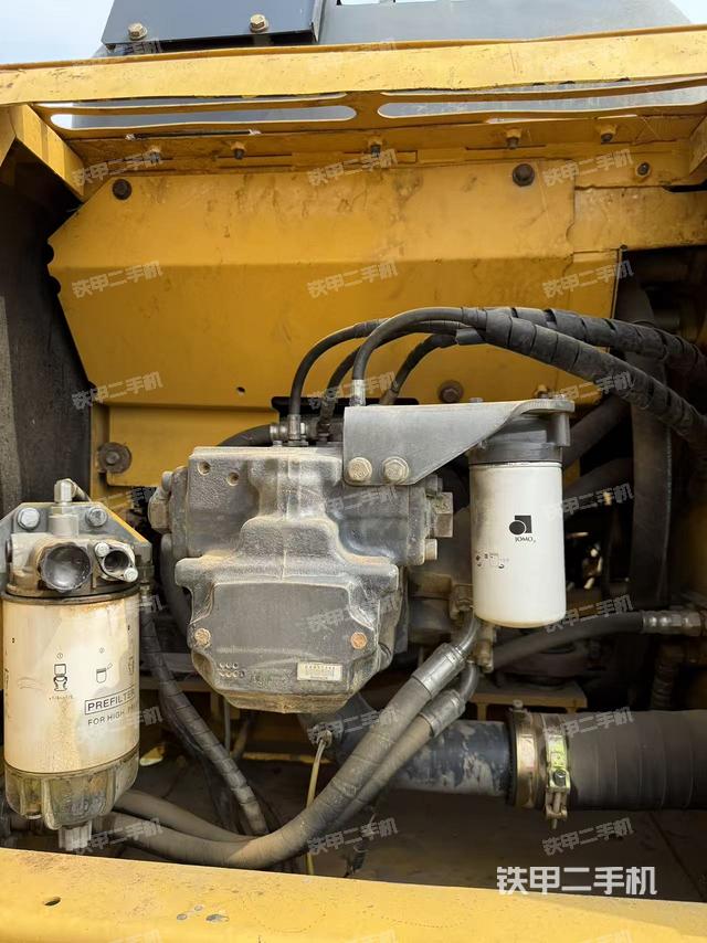 液壓泵艙室正面整體(整機(jī)外觀) 液壓泵艙室正面整體(整機(jī)外觀)