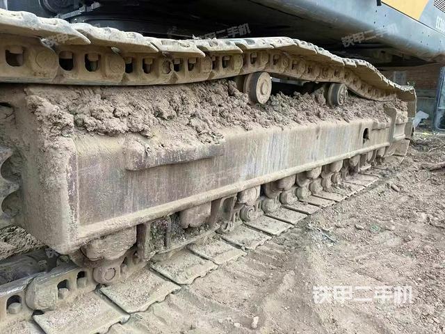 單側(cè)履帶整體(整機(jī)外觀(guān)) 單側(cè)履帶整體(整機(jī)外觀(guān))