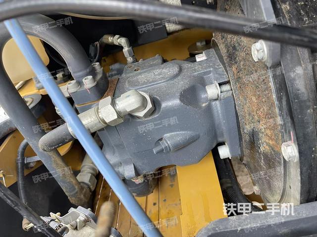 液壓泵艙室正面整體(整機(jī)外觀) 液壓泵艙室正面整體(整機(jī)外觀)