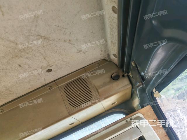 左后方玻璃角標(biāo)(駕駛室部分) 左后方玻璃角標(biāo)(駕駛室部分)