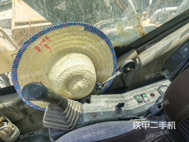 座椅右側(cè)控制臺/鑰匙門/油門/含右手柄(駕駛室部分) 座椅右側(cè)控制臺/鑰匙門/油門/含右手柄(駕駛室部分)