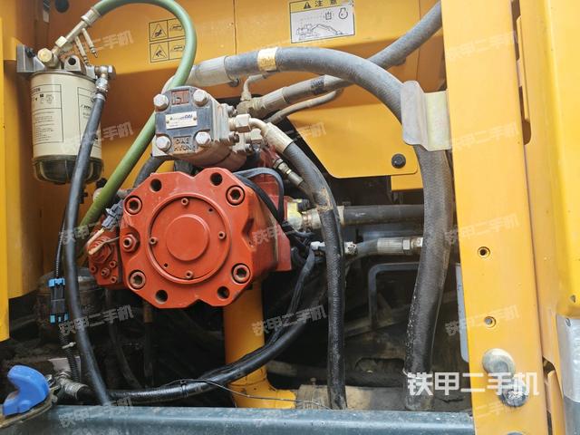 液壓泵斜45?右(大件艙室) 液壓泵斜45?右(大件艙室)