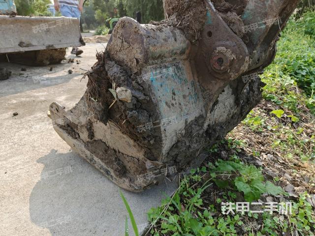 鏟斗45度(工作和回轉(zhuǎn)裝置) 鏟斗45度(工作和回轉(zhuǎn)裝置)