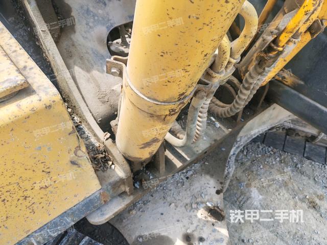 轉(zhuǎn)盤和下車架正前(工作和回轉(zhuǎn)裝置) 轉(zhuǎn)盤和下車架正前(工作和回轉(zhuǎn)裝置)