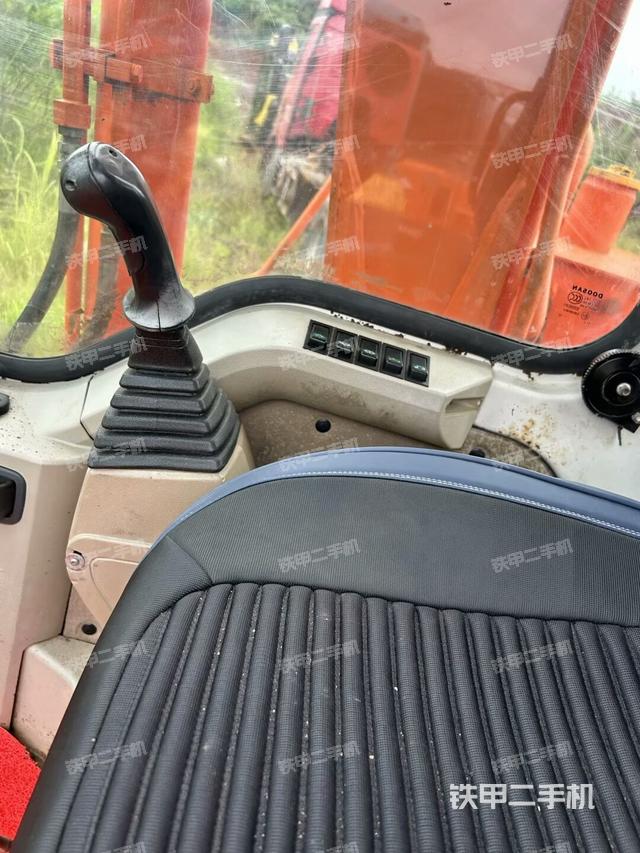 座椅右側(cè)控制臺/鑰匙門/油門/含右手柄(駕駛室部分) 座椅右側(cè)控制臺/鑰匙門/油門/含右手柄(駕駛室部分)