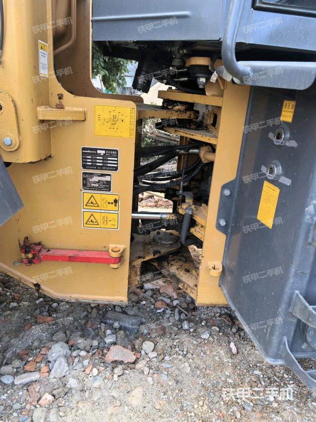 车架铰接（液压/传动系统）