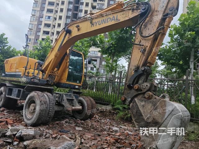 右前45(整機(jī)外觀(guān)) 右前45(整機(jī)外觀(guān))