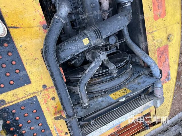 气门室盖螺丝特写(上车部件) 气门室盖螺丝特写(上车部件)