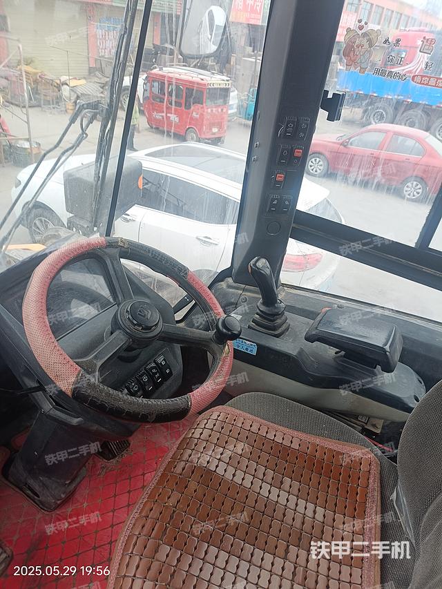 發(fā)動機左側(整機外觀及大件) 發(fā)動機左側(整機外觀及大件)