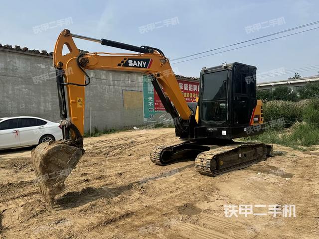 駕駛室整體(整機(jī)外觀) 駕駛室整體(整機(jī)外觀)