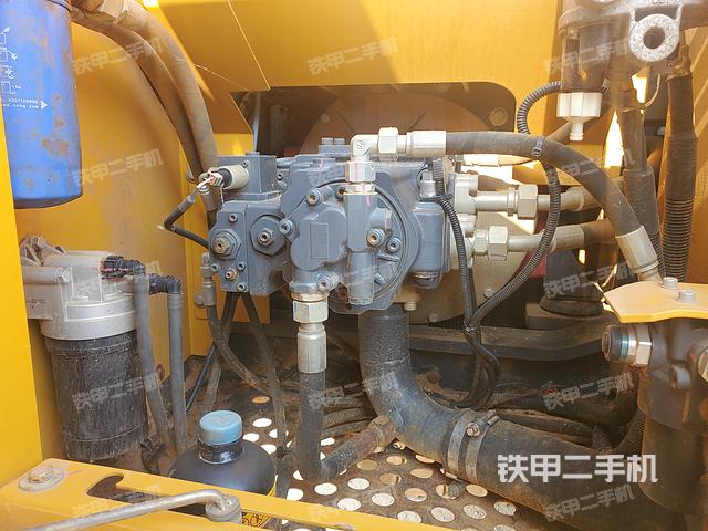 液壓泵艙室正面整體(整機(jī)外觀) 液壓泵艙室正面整體(整機(jī)外觀)